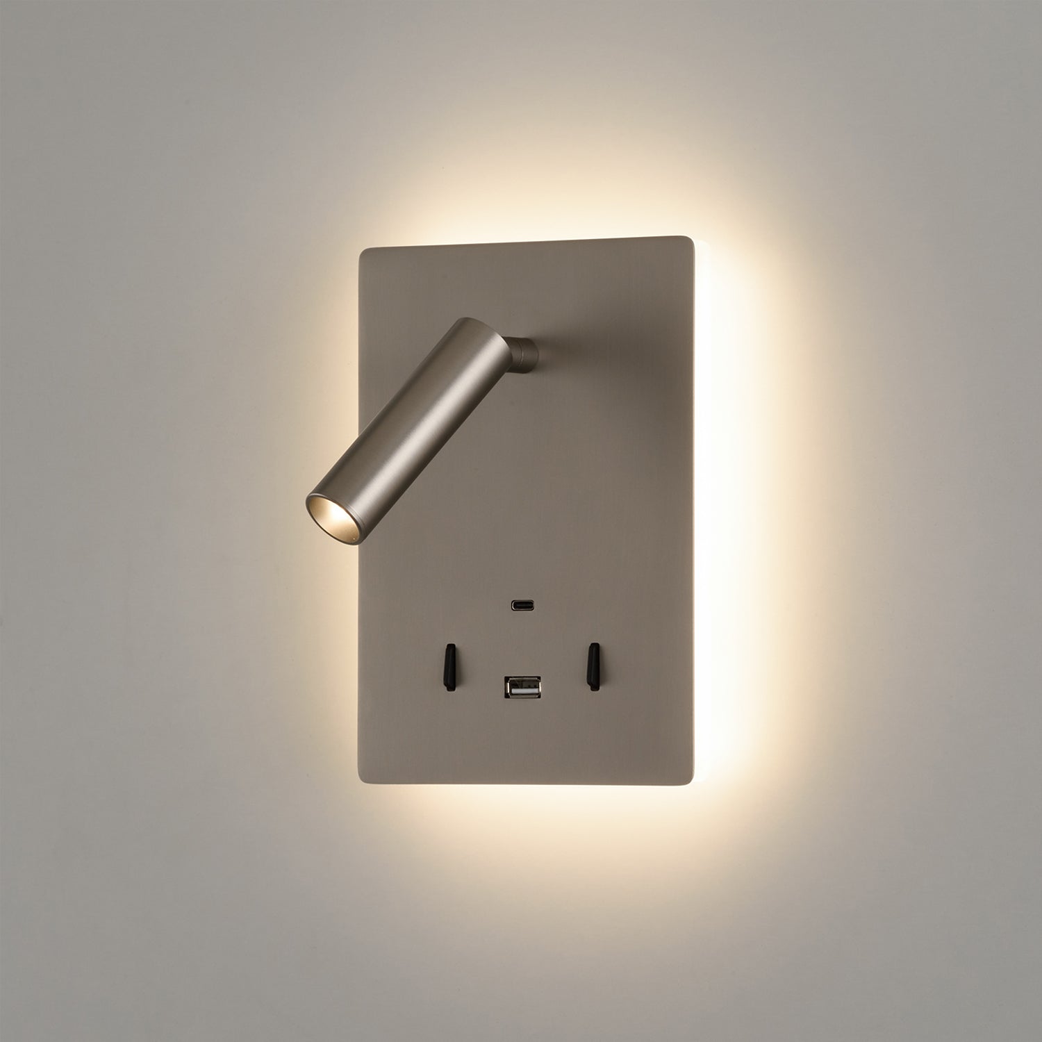 Manat Wall Lamp