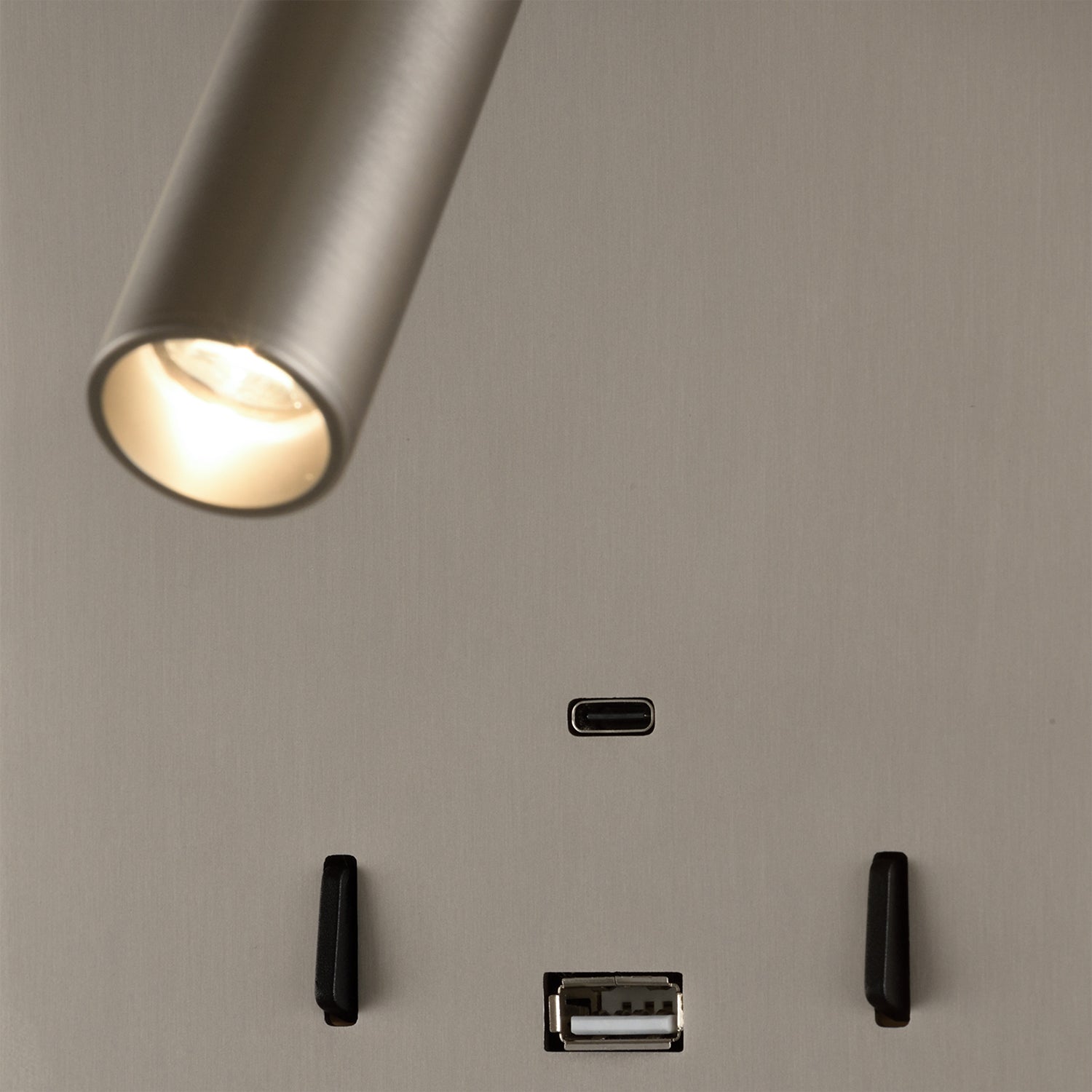Manat Wall Lamp